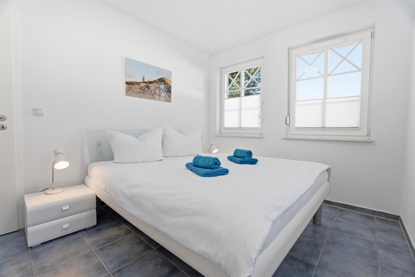 Schlafzimmer mit Doppelbett