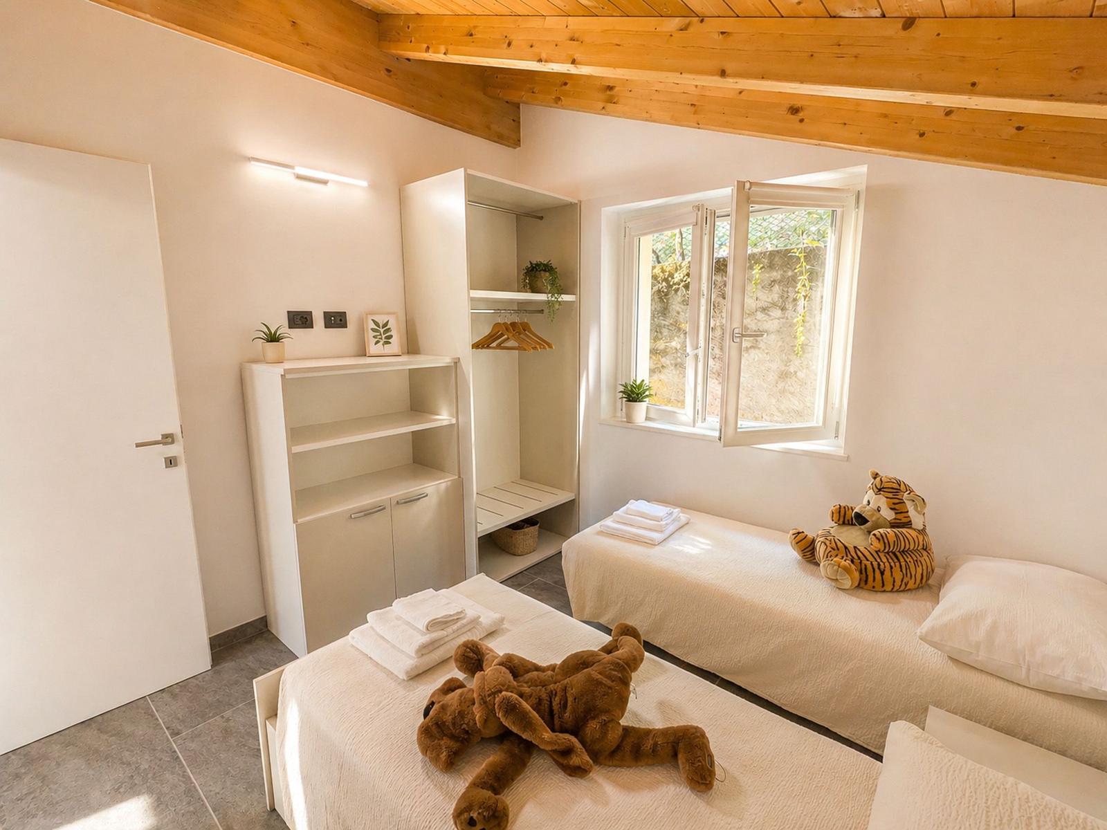 Dreibettzimmer teilweise mit Sonne