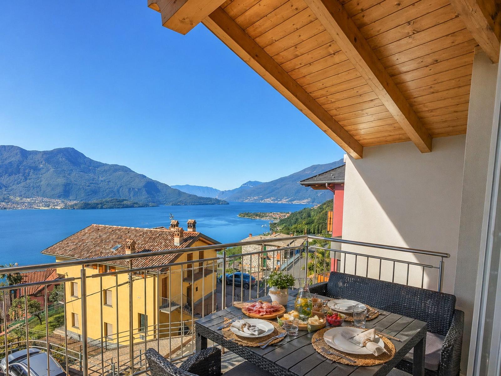 Panoramablick vom Balkon