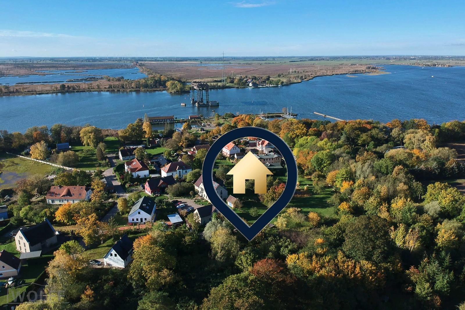 Haus in idyllischer Lage mit Blick auf Fluss und Wiesen
