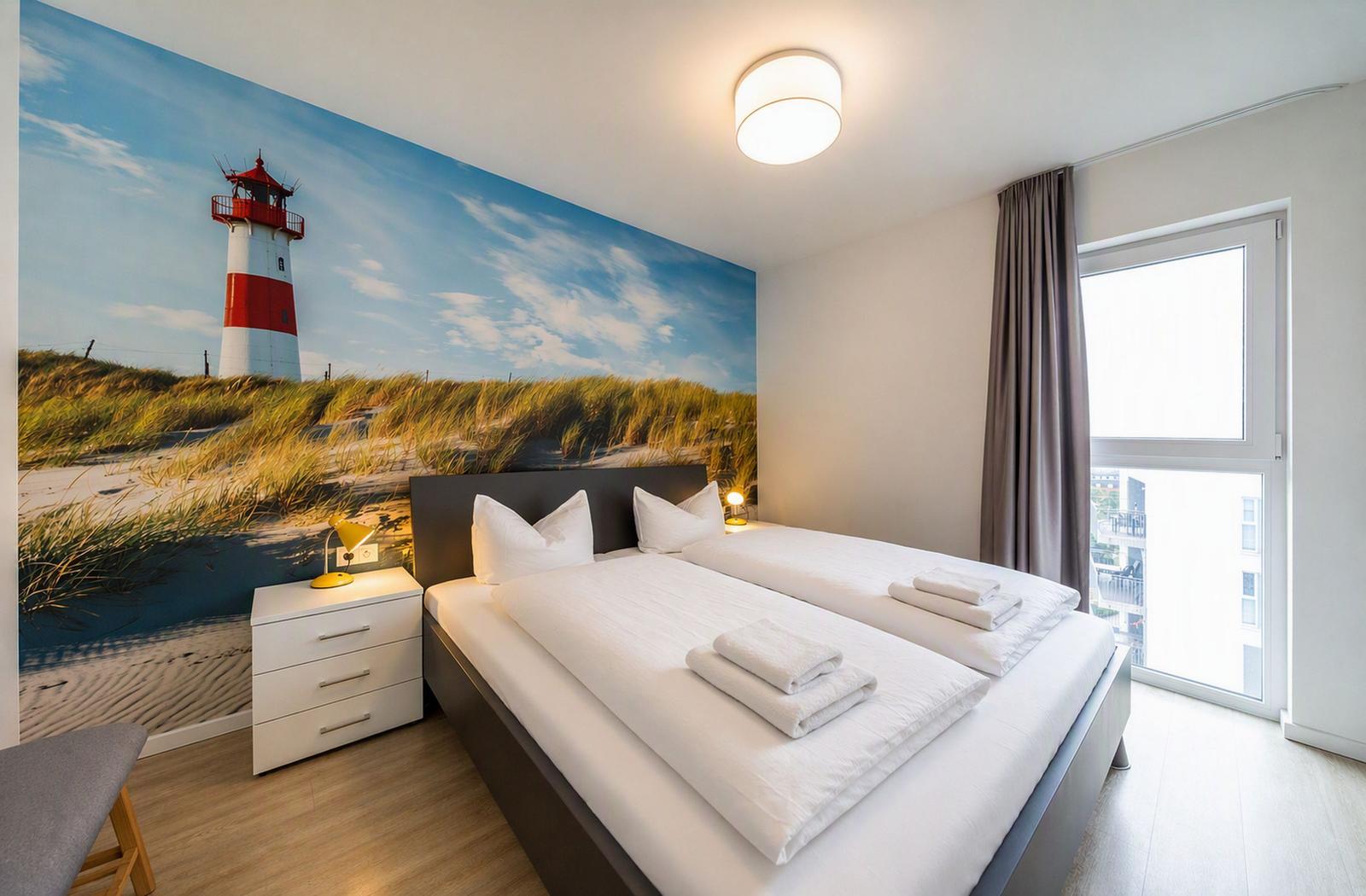 Schlafzimmer mit Doppelbett im sinf48-6-N, Nordsee-Resort Friesland, Mellumweg 1 in Schillig