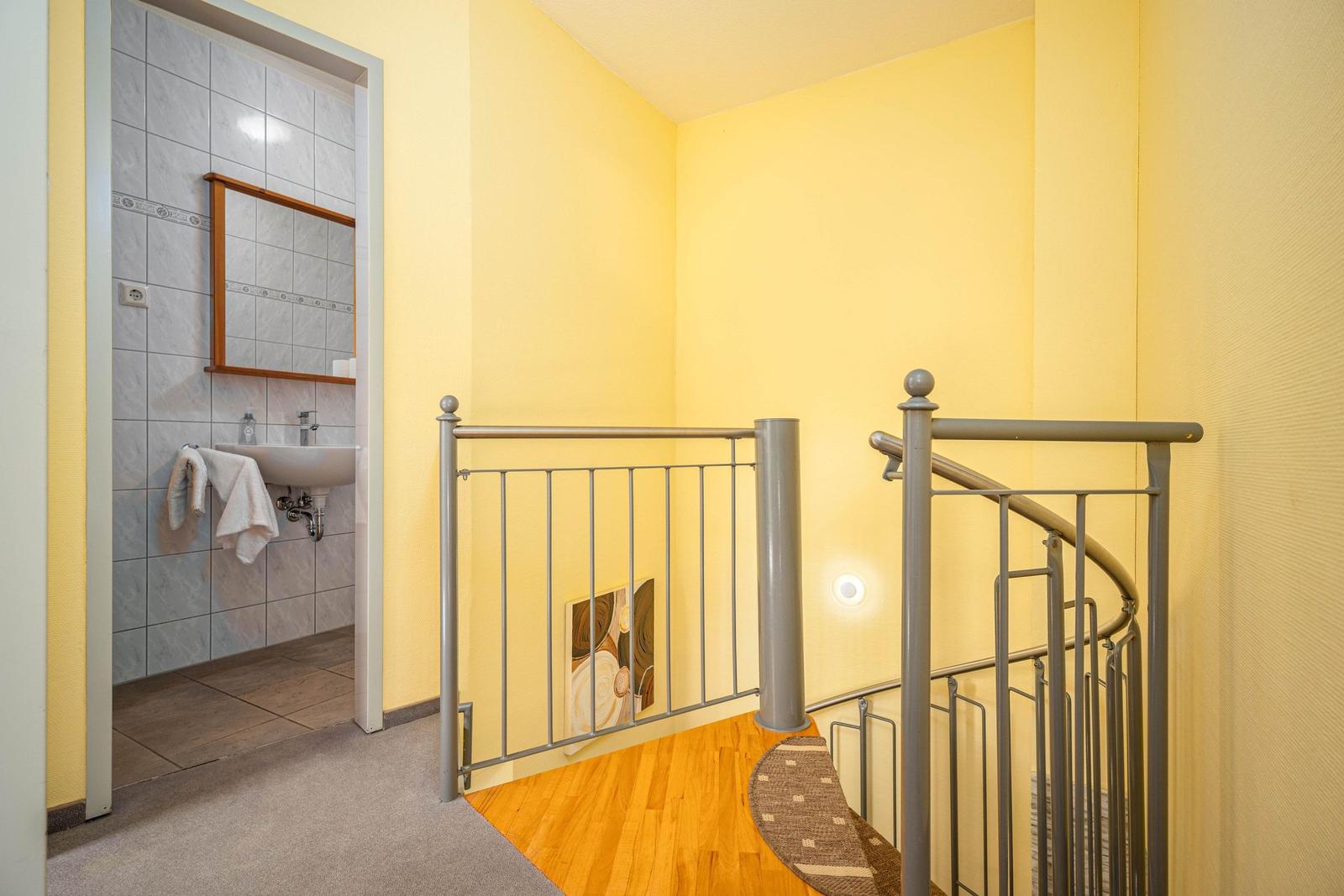 Flur/Treppe (DG)