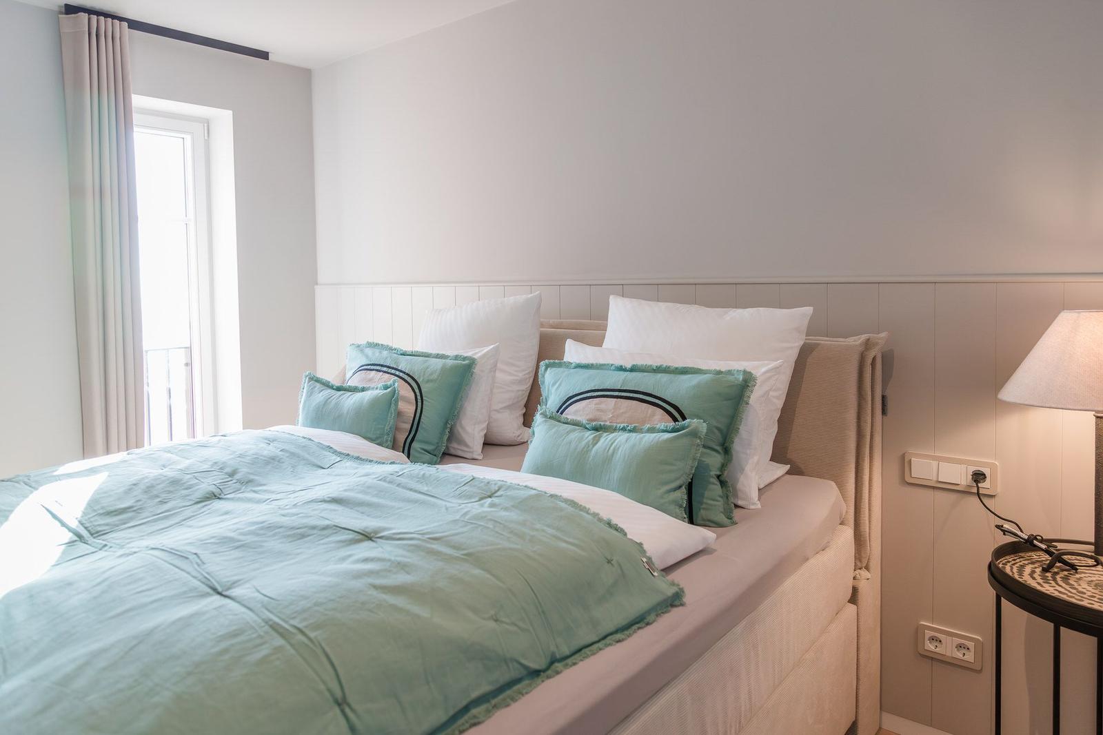 Schlafzimmer 1