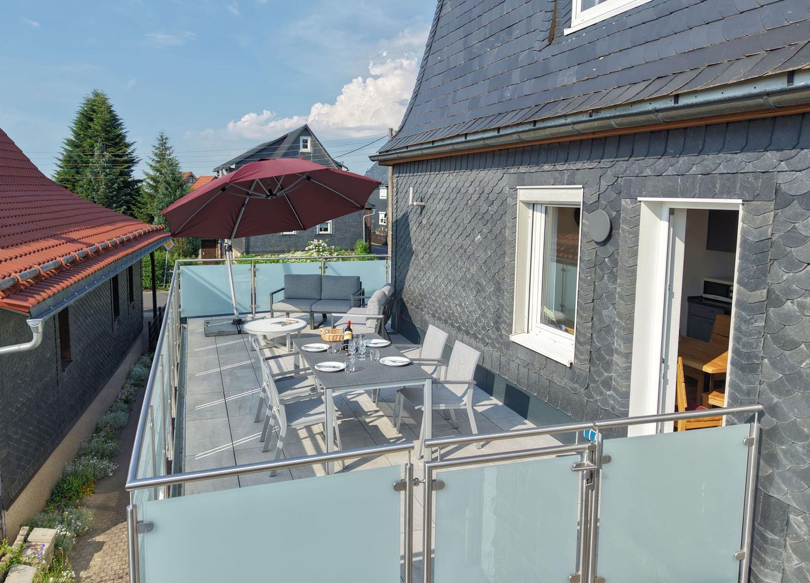 Terrasse mit Zugang über untere Küche