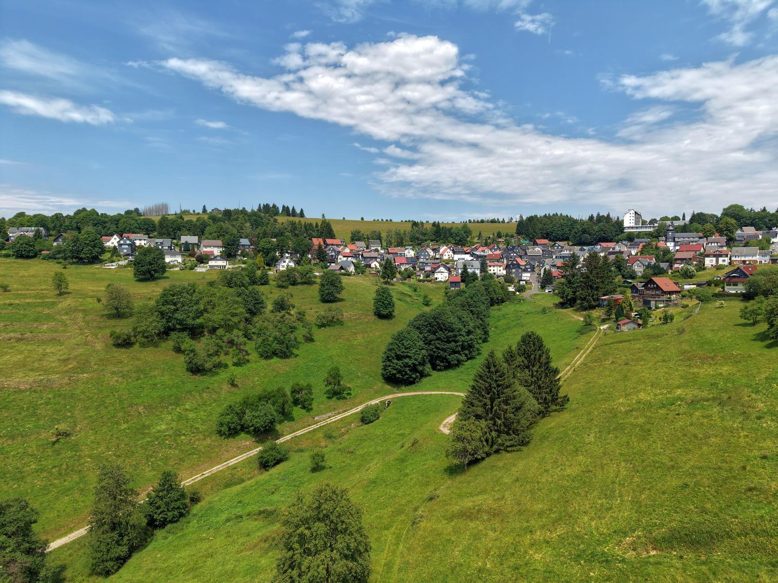 Blick auf Schnett und Wander- und Radwege