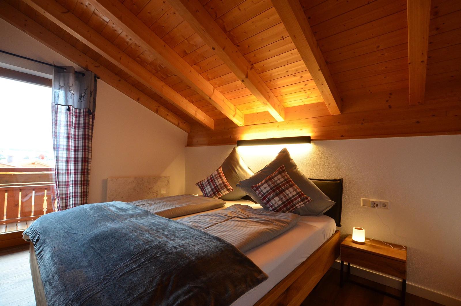 Schlafzimmer 1