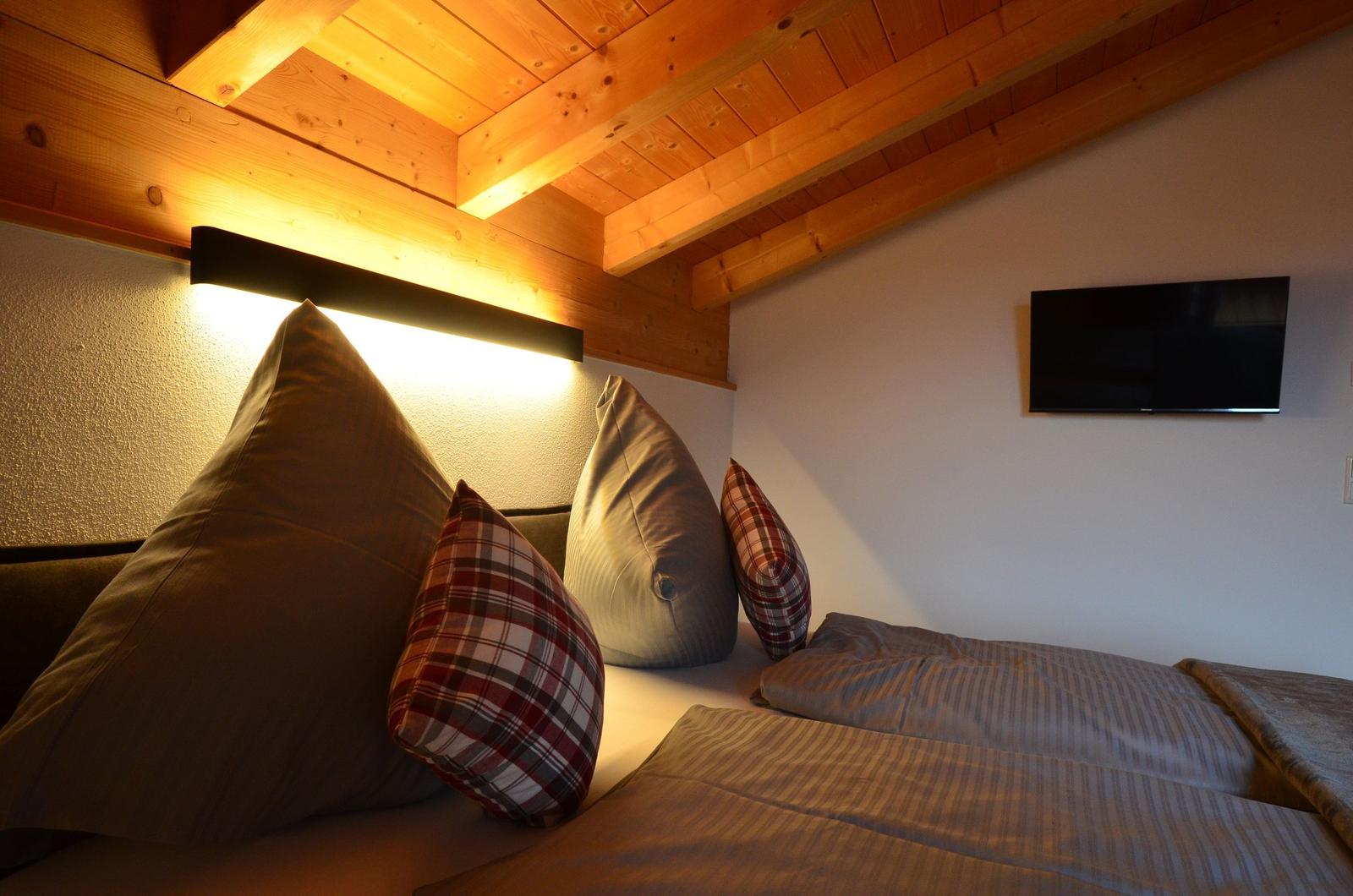 Schlafzimmer 1