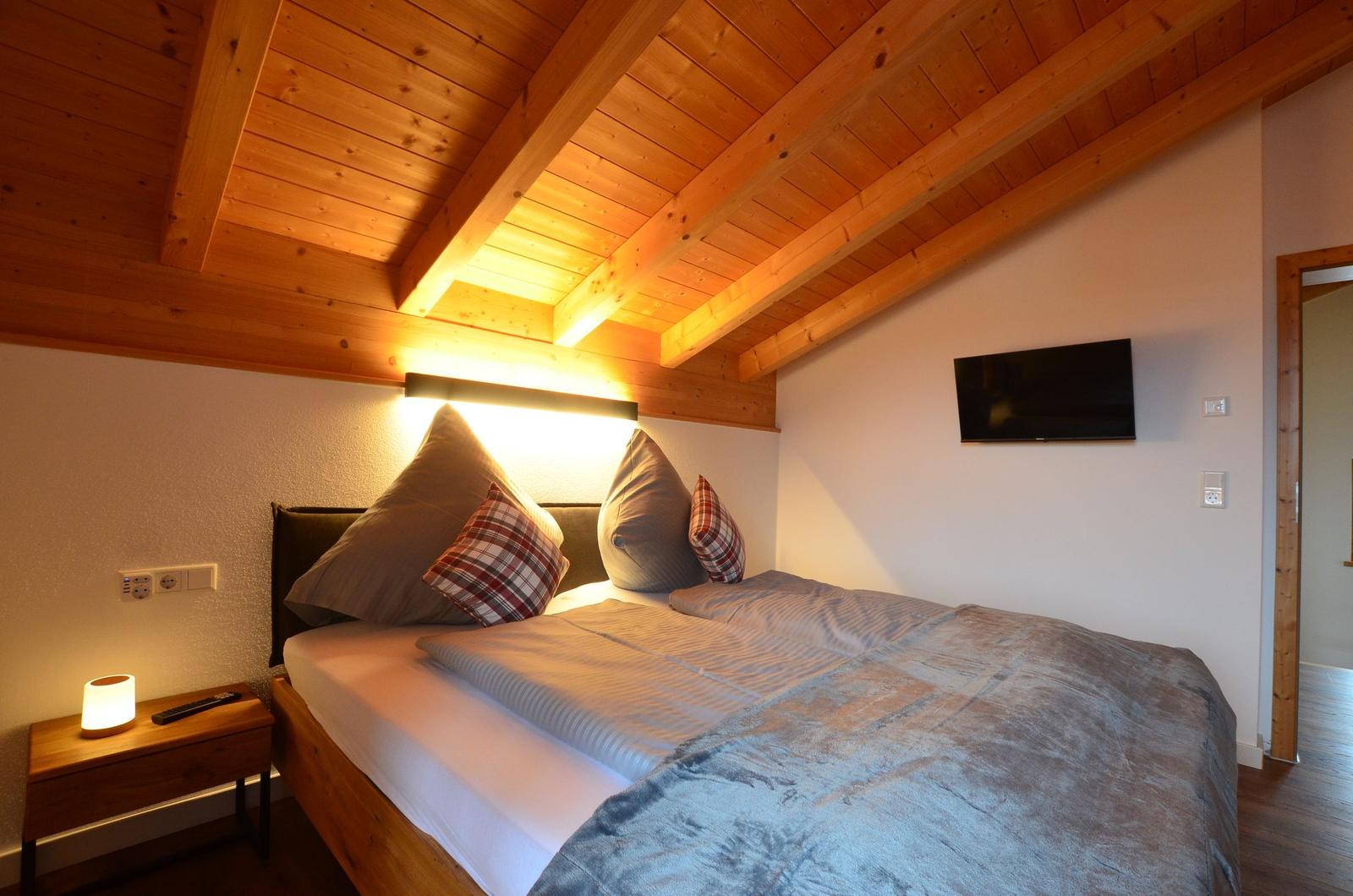 Schlafzimmer 1