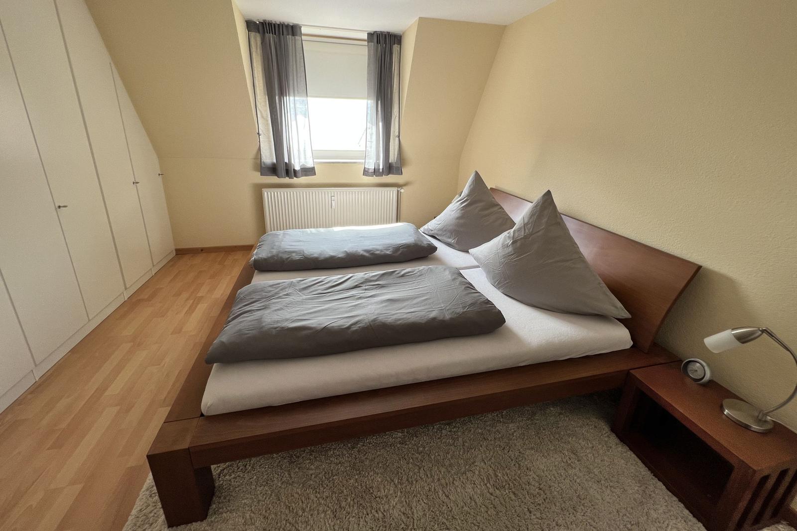 Schlafzimmer 1