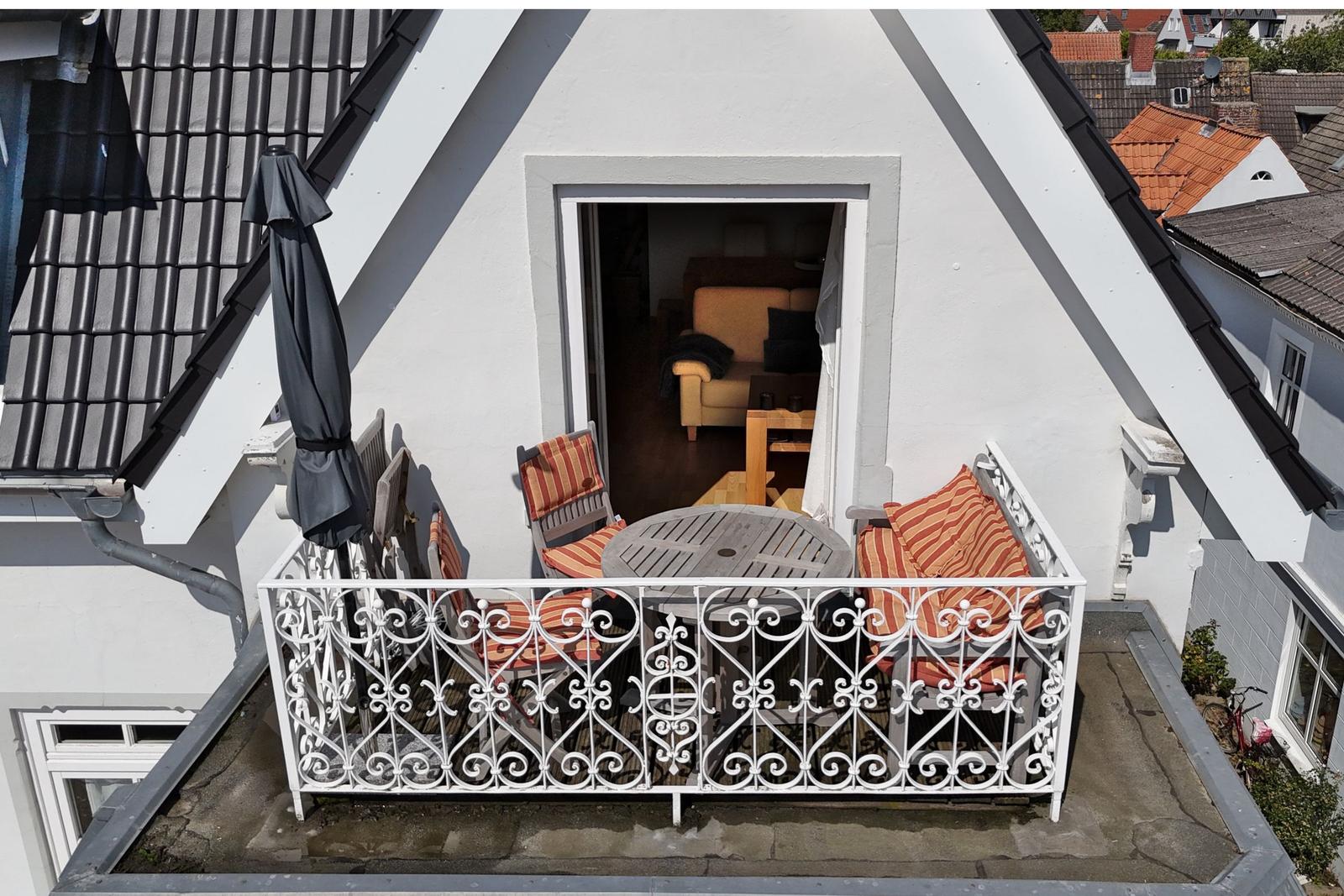 Balkon mit Blick zum Meer