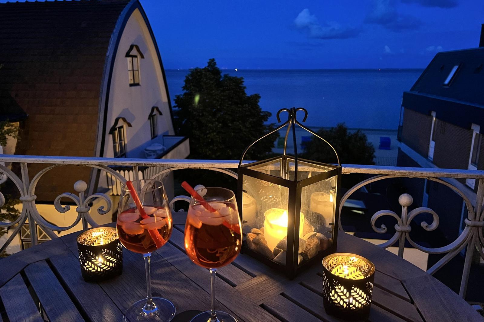 Balkon mit Blick zum Meer