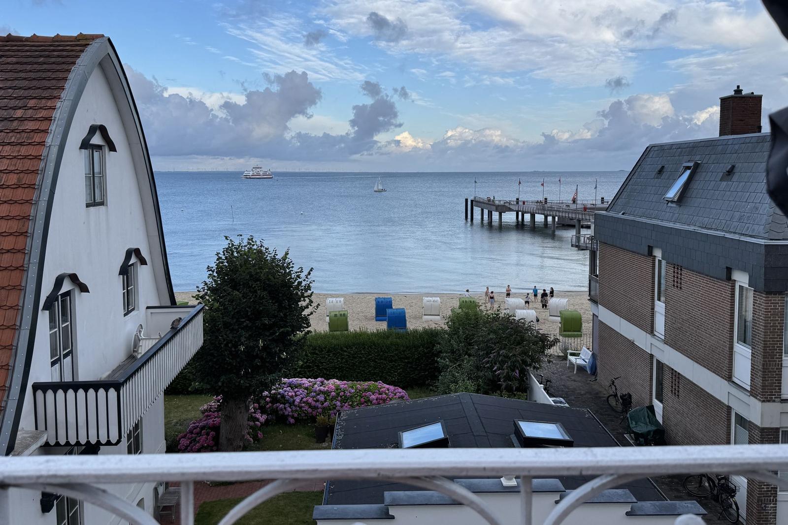 Balkon mit Blick zum Meer
