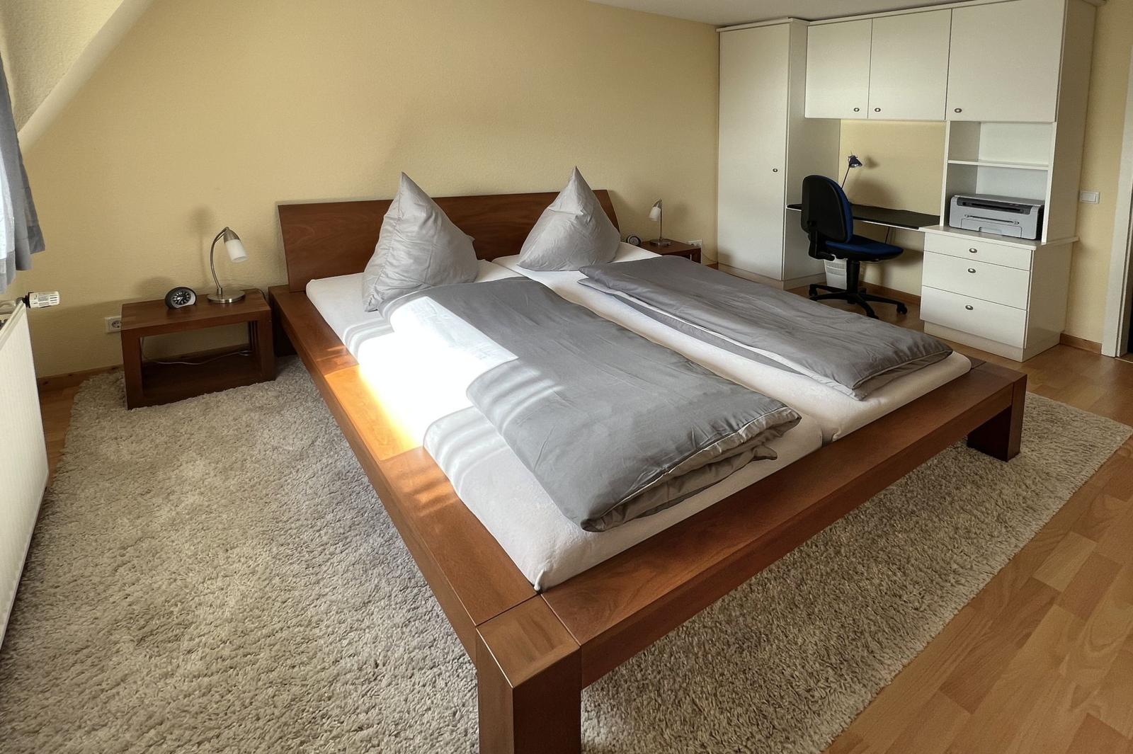 Schlafzimmer 1