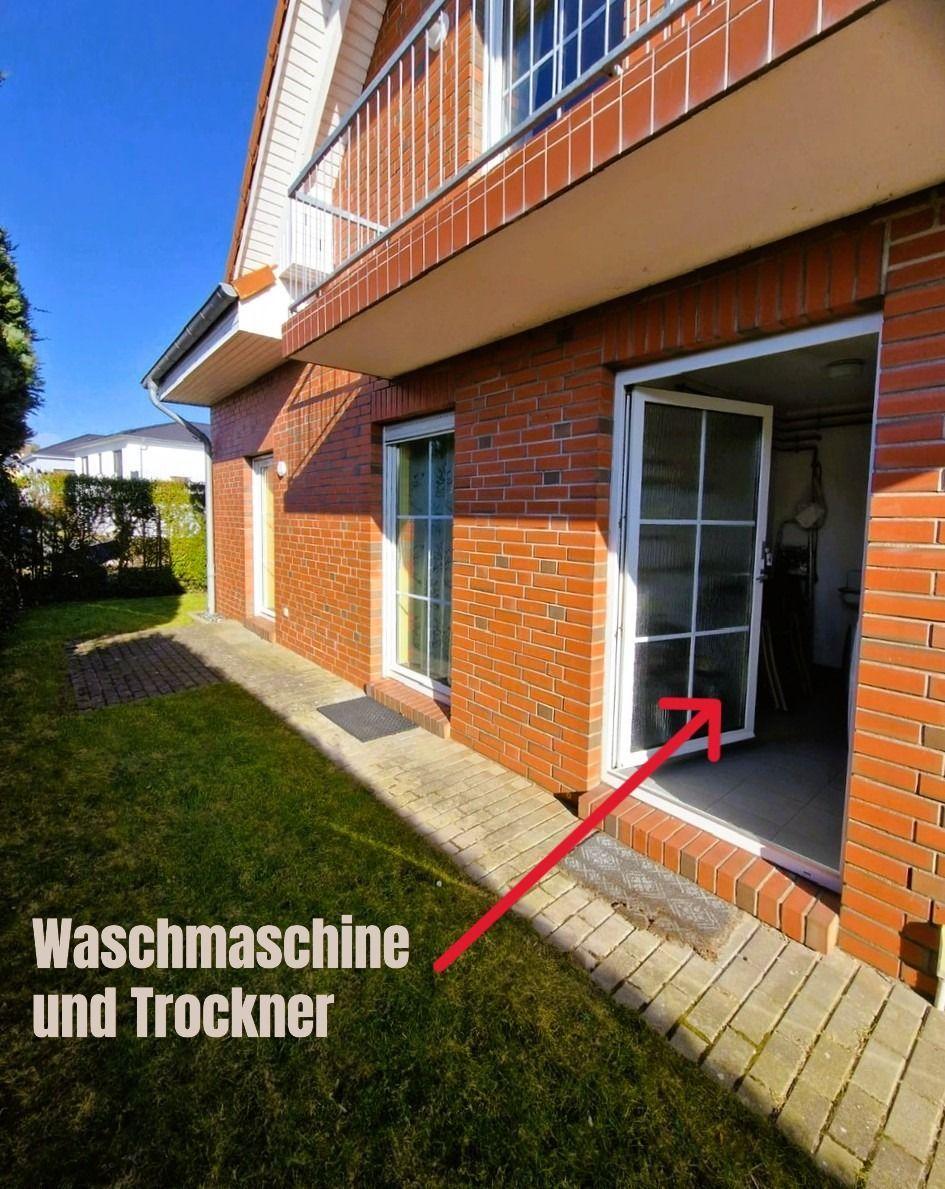 Waschmaschine und Trockner im Außenbereich