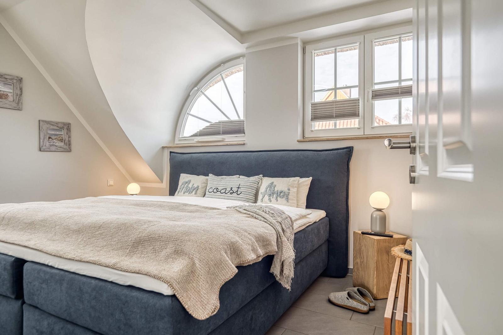 Schlafzimmer mit Doppelbett
