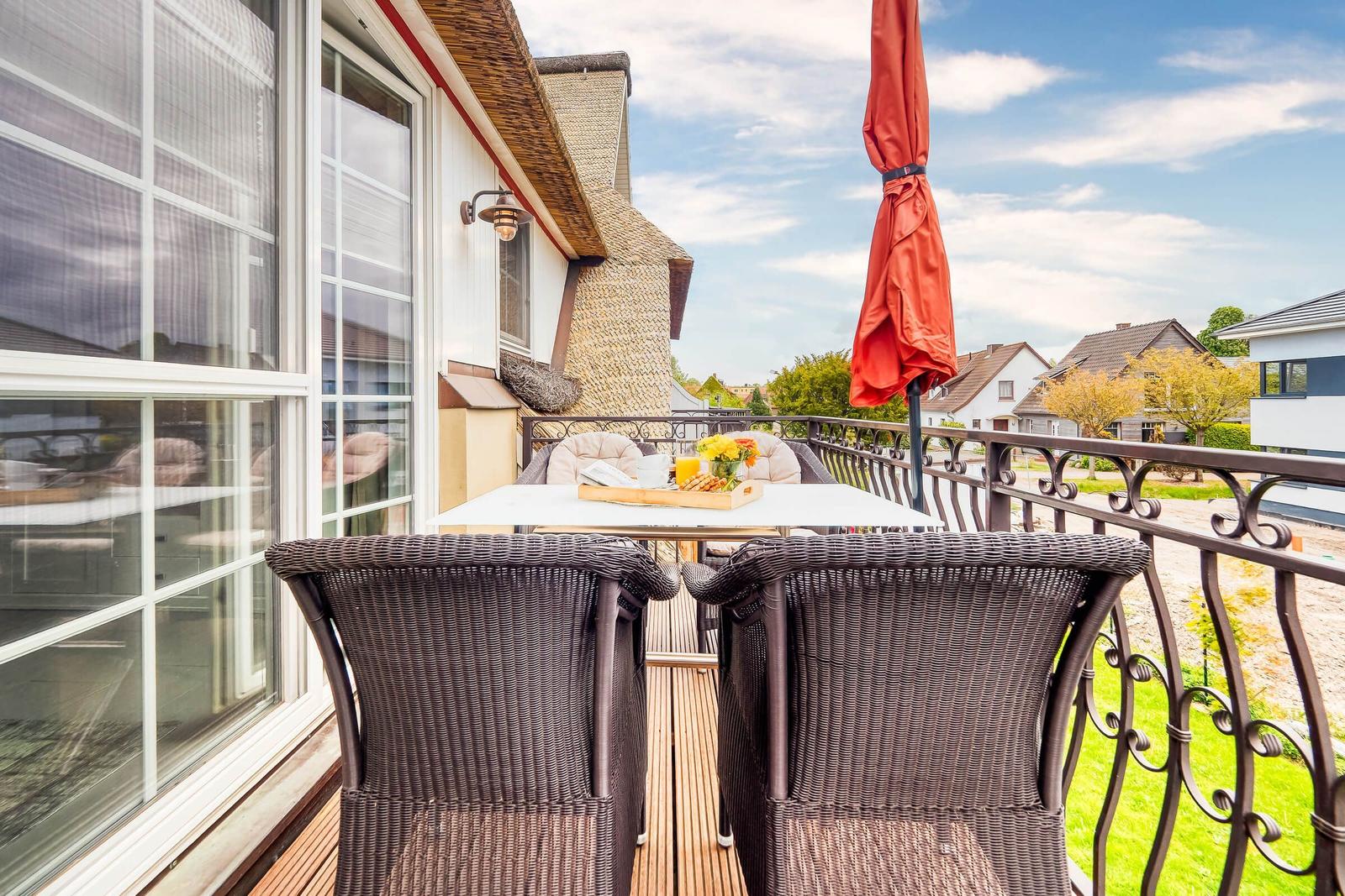2. möblierter Balkon