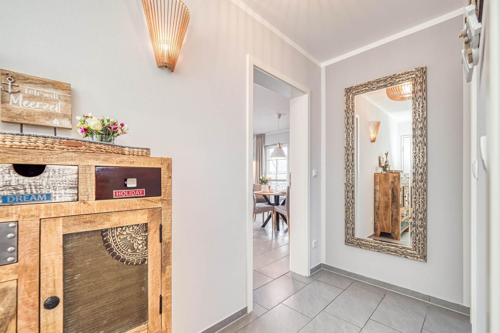 Blick vom Flur ins Wohnzimmer