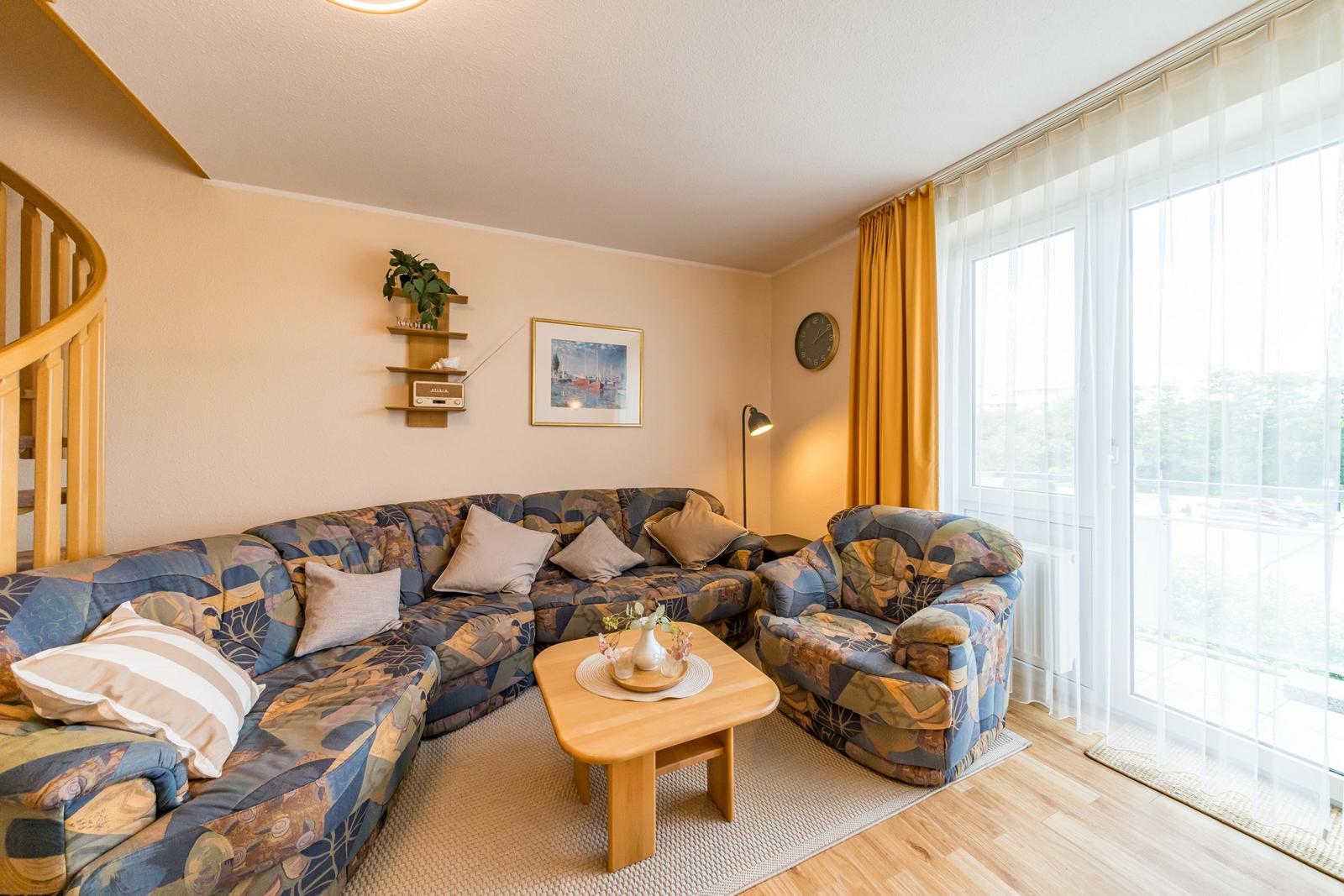 Wohn-Essbereich mit Couch im sihi217, Hus Inselkieker, Mellumweg 6b in Schillig