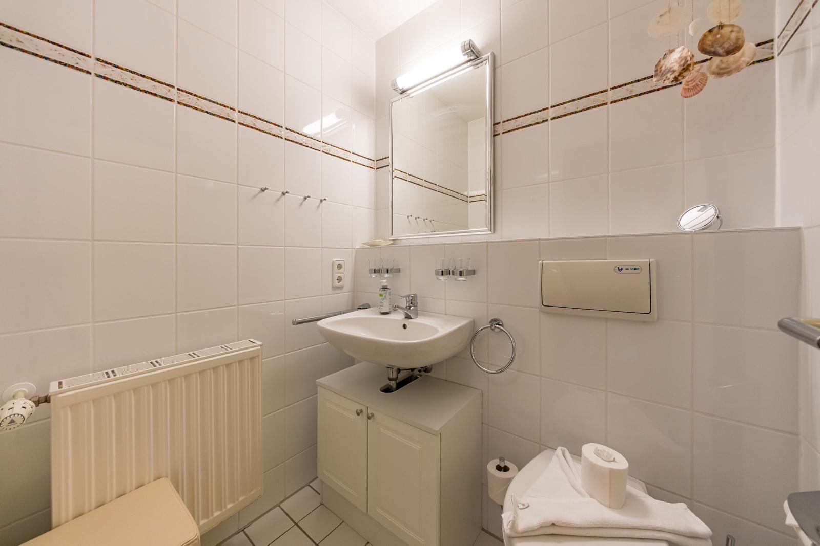 Badezimmer mit Dusche im sihi217, Hus Inselkieker, Mellumweg 6b in Schillig