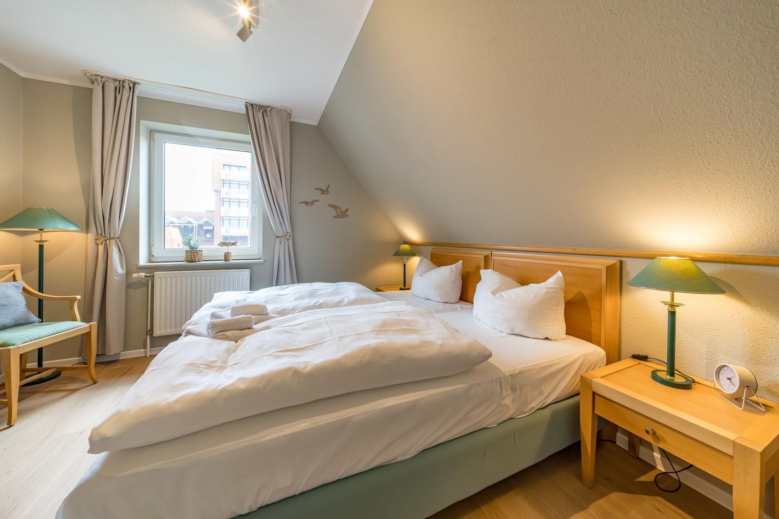 Zweites Schlafzimmer mit Doppelbett im sihi217, Hus Inselkieker, Mellumweg 6b in Schillig