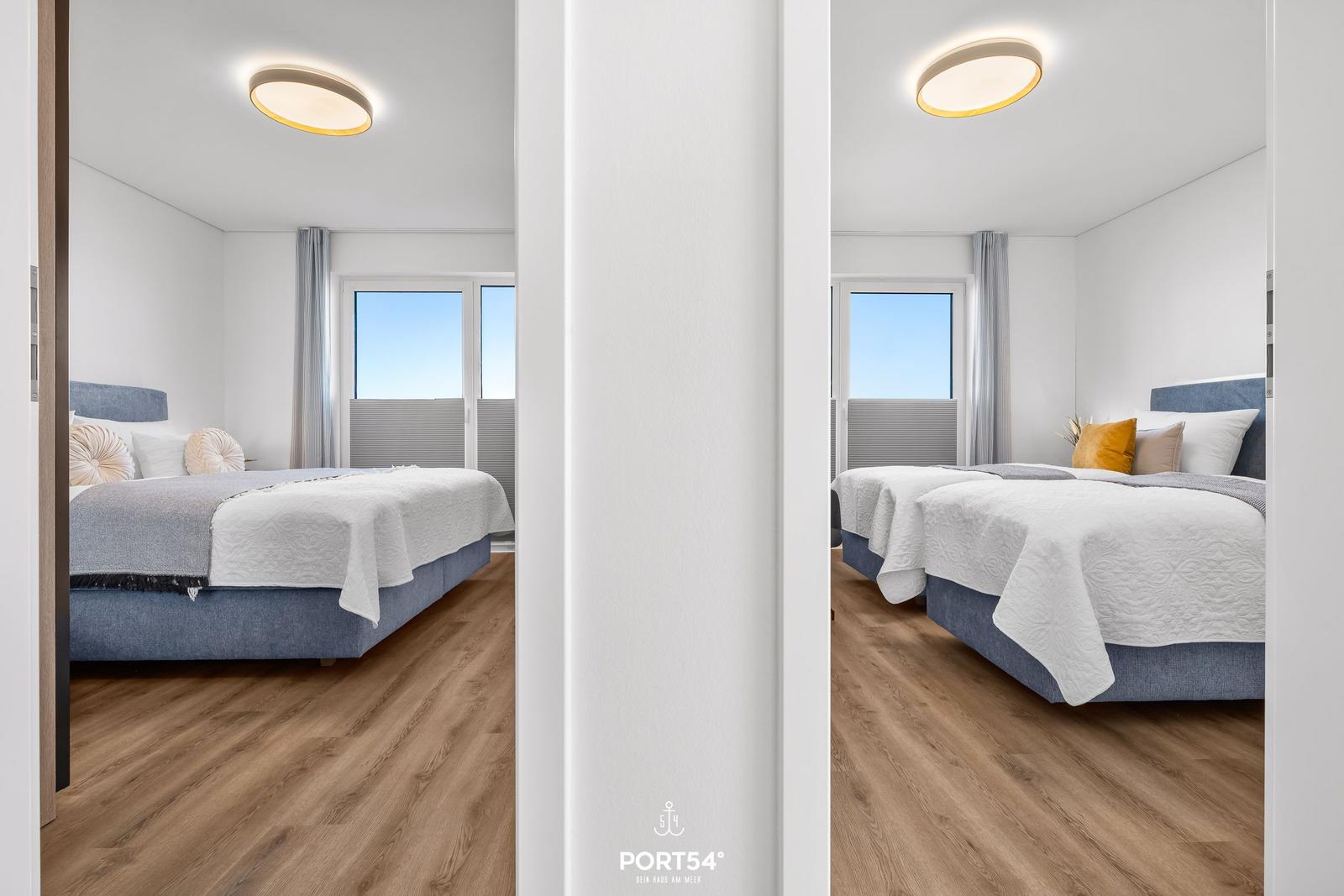 Zwei Schlafzimmer mit Betten, Fenstern und Holzboden.