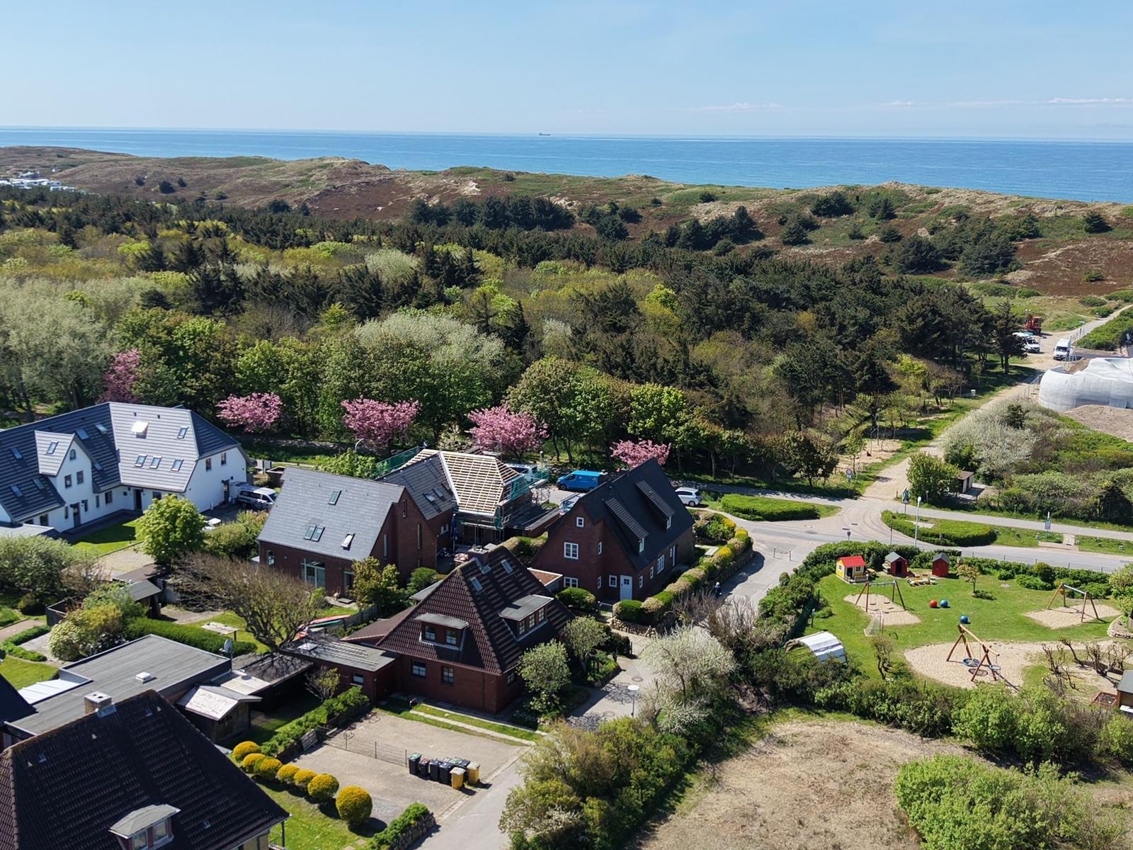 Haus mit Garten und Blick aufs Meer