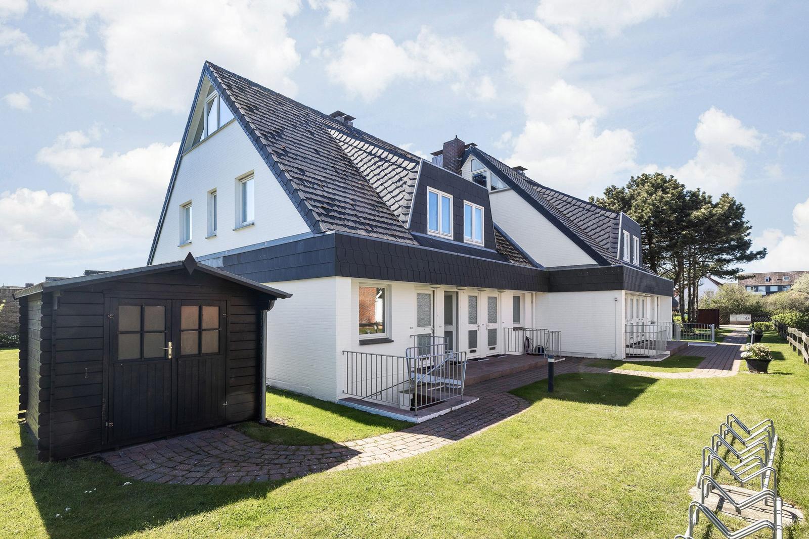 House with garden, garage, and wheelchair ramps