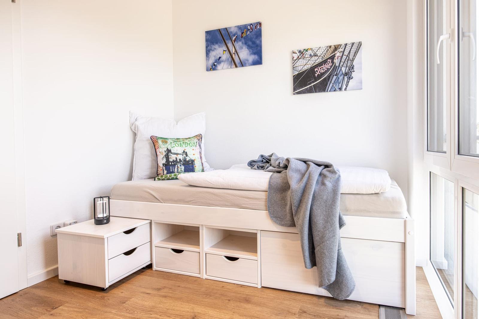 Schlafzimmer mit zwei Einzelbetten...