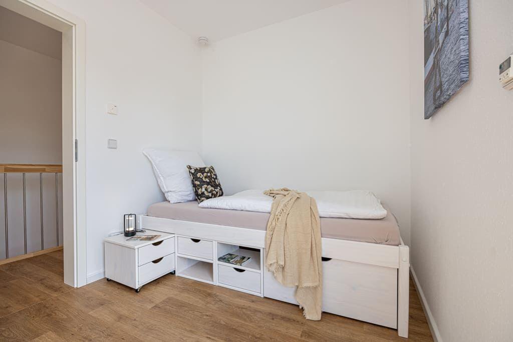 Schlafzimmer mit zwei Einzelbetten...