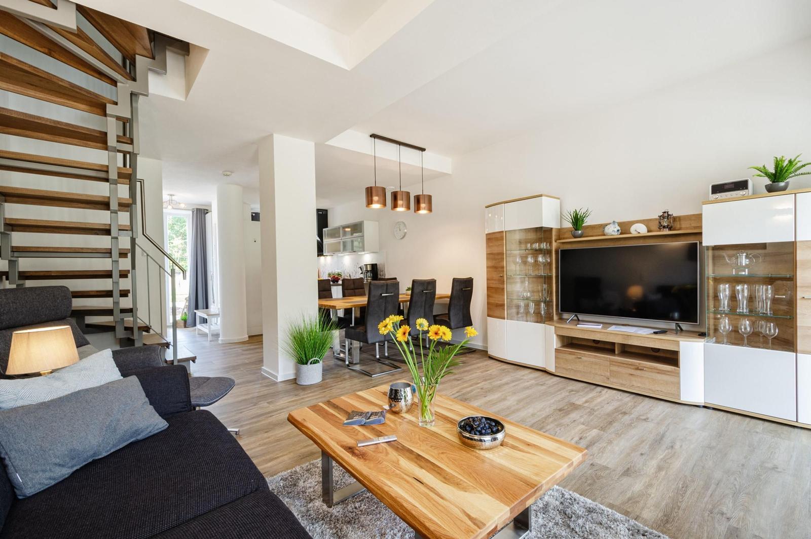 Wohn/Essbereich: Schlafsofa für 2 Personen, TV, Zugang zum Terrasse