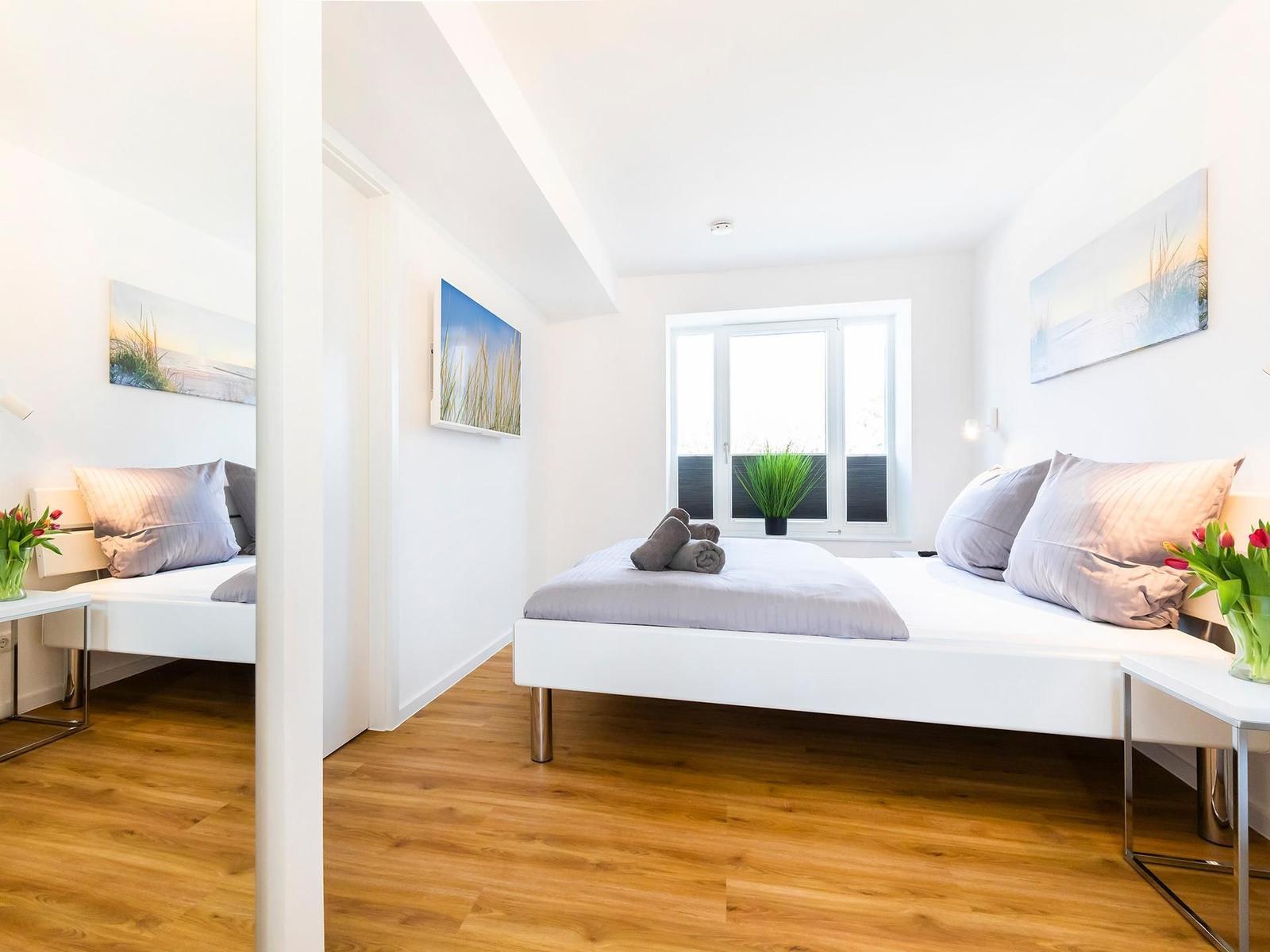 2 Schlafzimmer: 2 x Doppelbett (180 x 200cm)