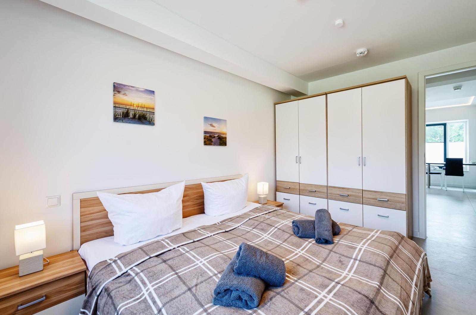 Schlafzimmer: Doppelbett (180x200)