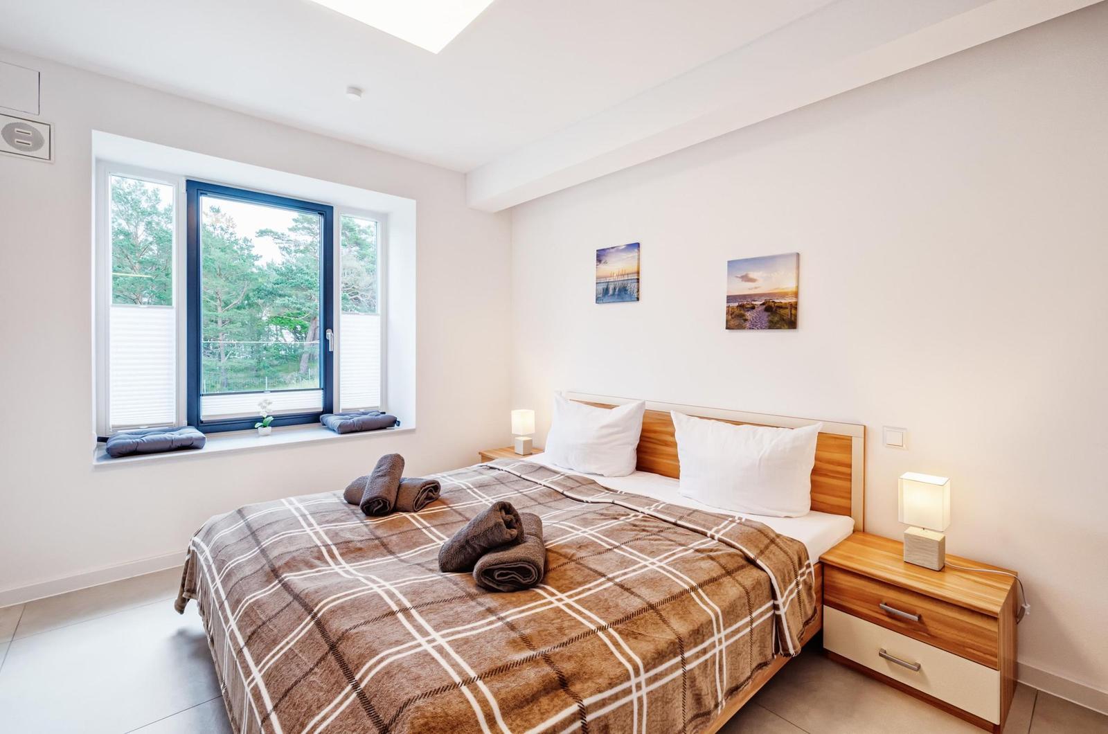 Schlafzimmer: Doppelbett (180x200)