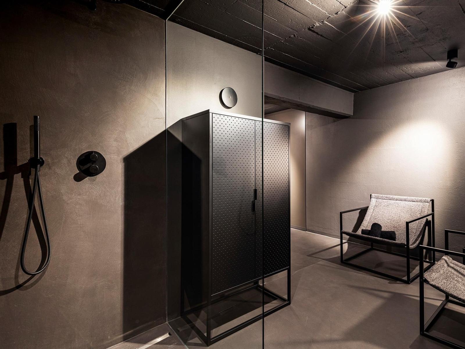 Badezimmer 1: Walkin Regendusche, Waschbecken, WC