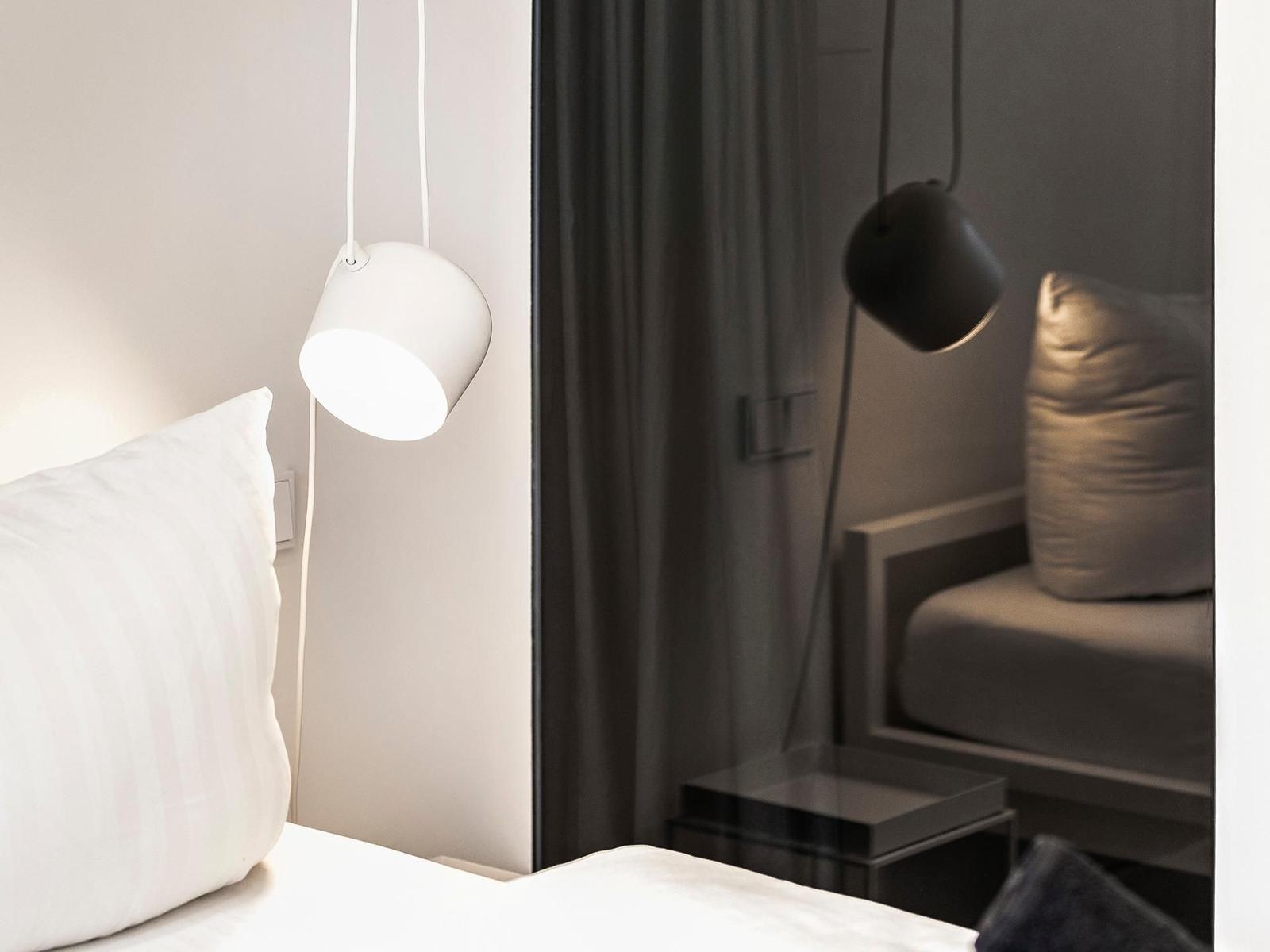Schlafzimmer 1: Doppelbett (180x200), TV, Badezimmer 1 - en suite