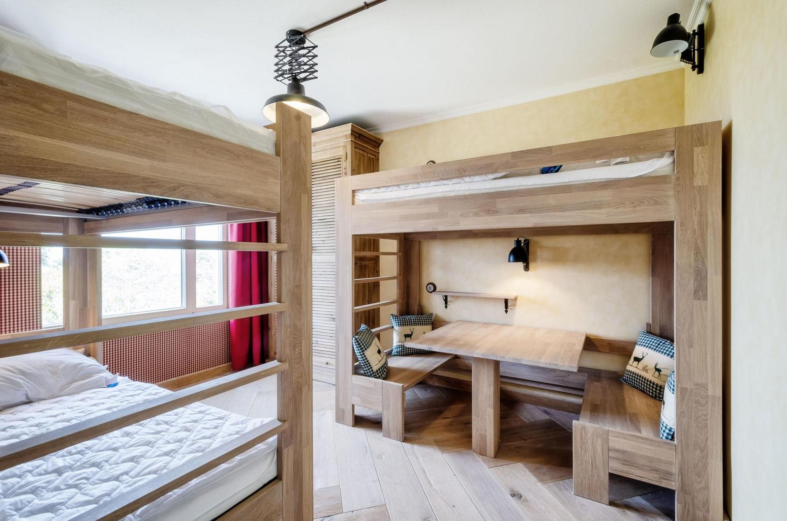 Schlafzimmer 3: 2 x Etagenbett (90x200)
