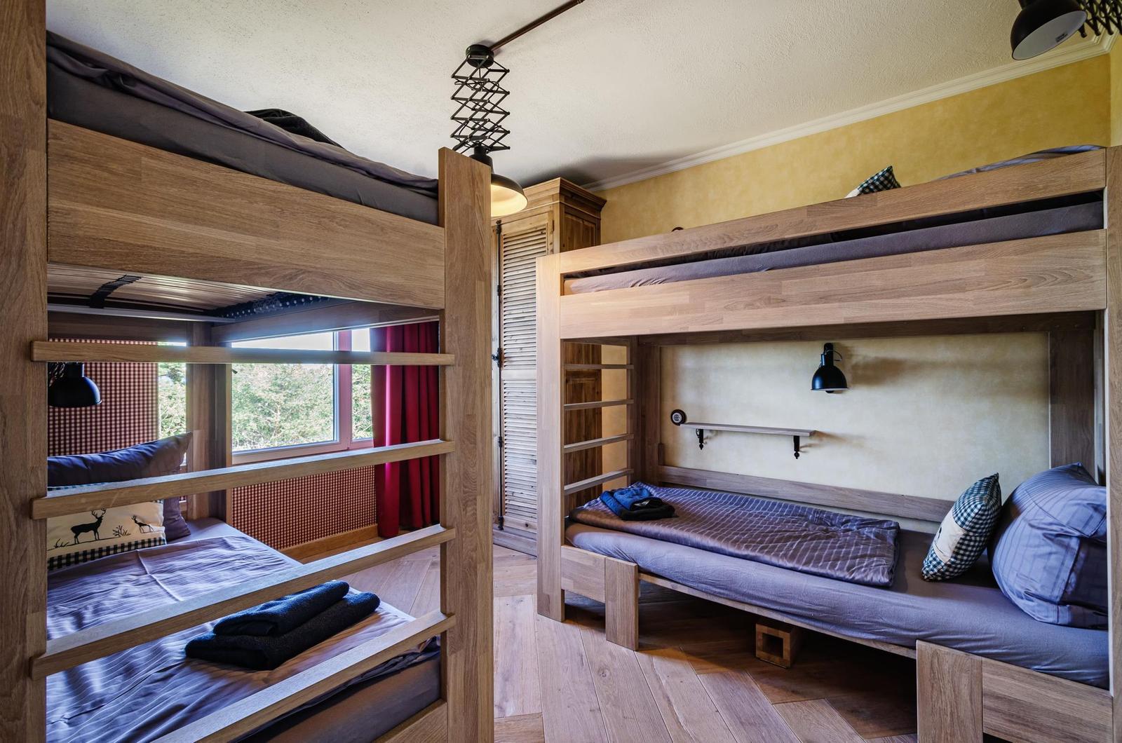 Schlafzimmer 3: 2 x Etagenbett (90x200)