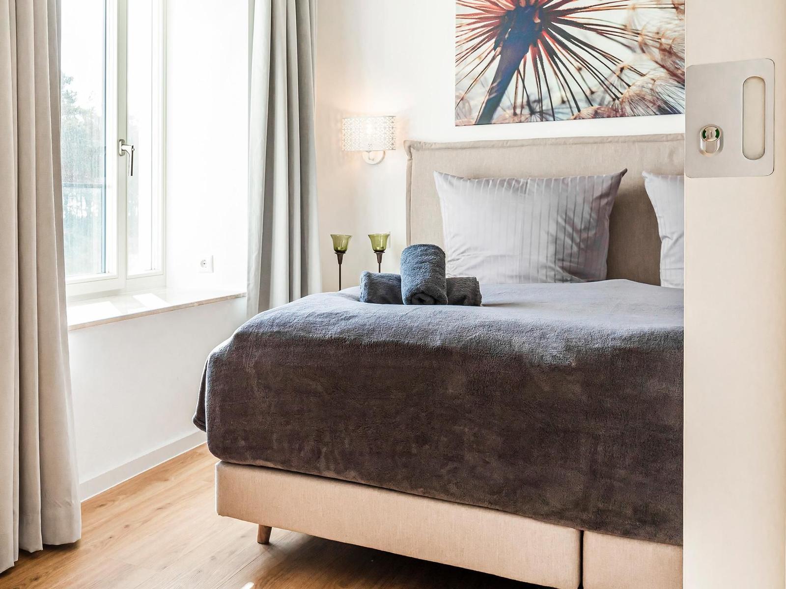 Schlafzimmer 1: 1 Doppelbett (180x200), Flach-TV, Insektenschutzgitter