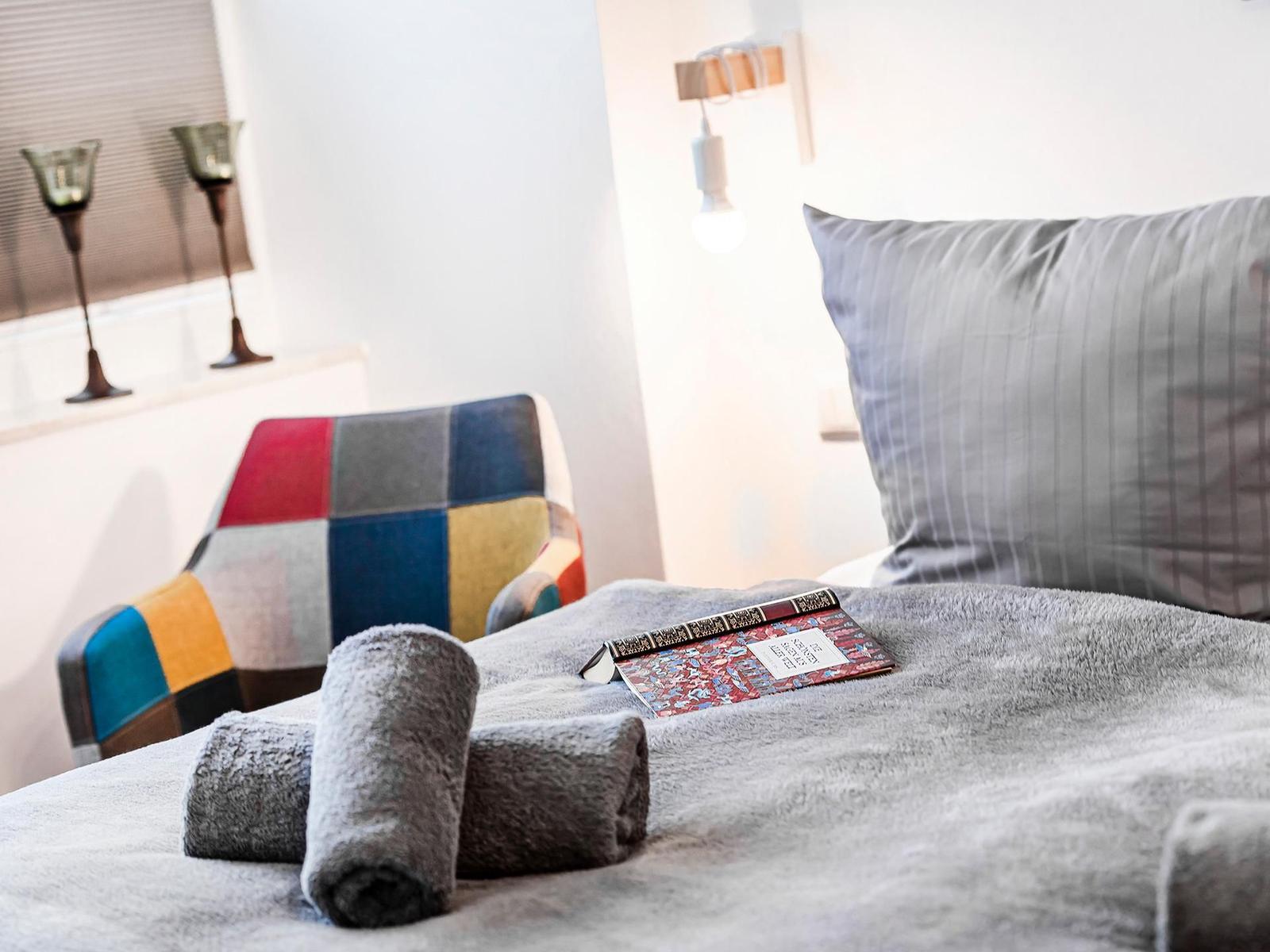 Schlafzimmer 1: 1 Doppelbett (180x200), Flach-TV, Insektenschutzgitter
