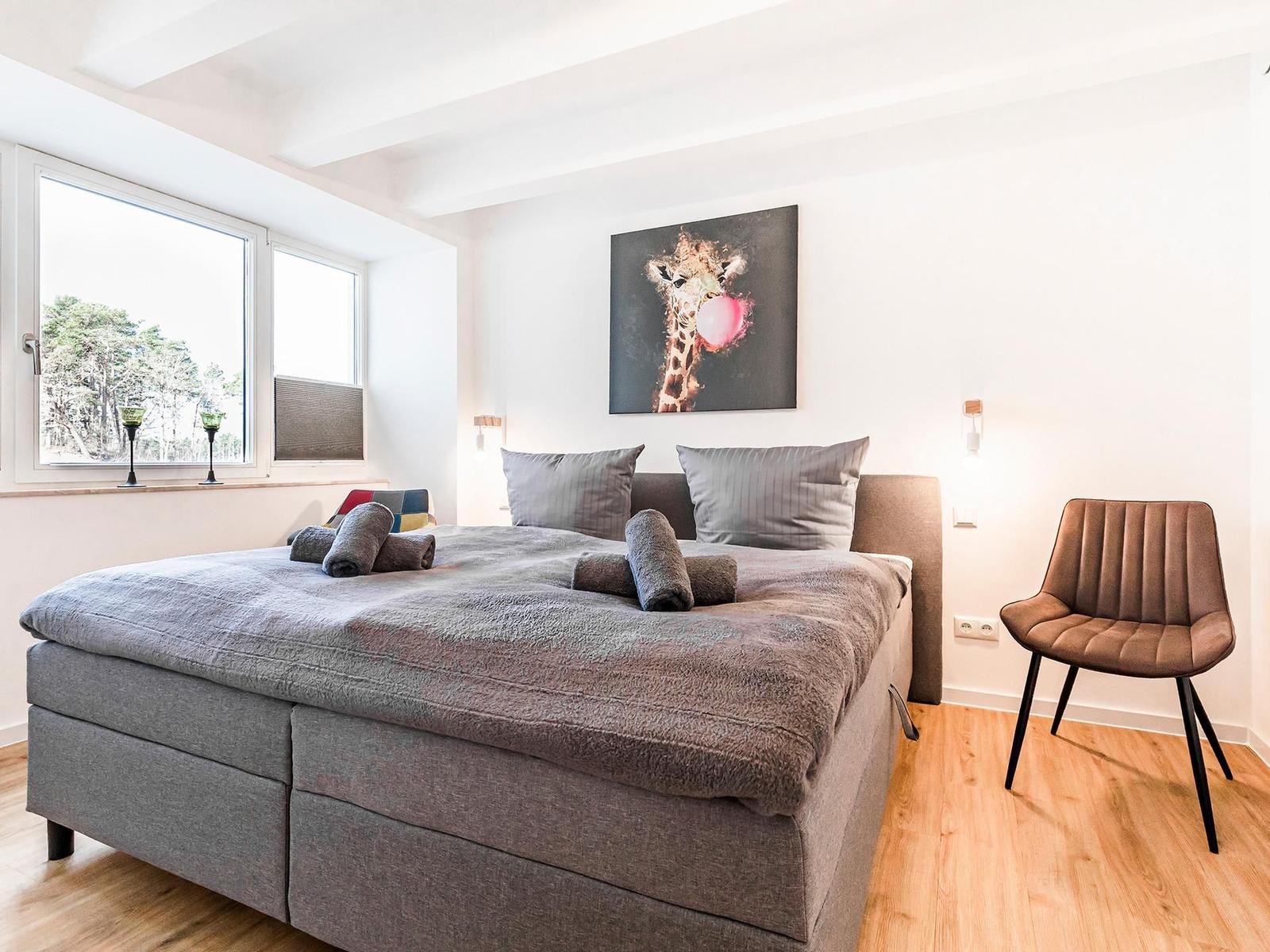 Schlafzimmer 2: 1 Doppelbett (180x200), Insektenschutzgitter