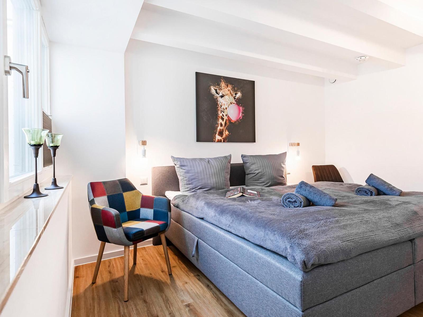Schlafzimmer 2: 1 Doppelbett (180x200), Insektenschutzgitter