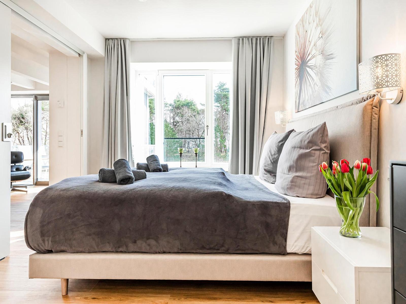 Schlafzimmer 1: 1 Doppelbett (180x200), Flach-TV, Insektenschutzgitter
