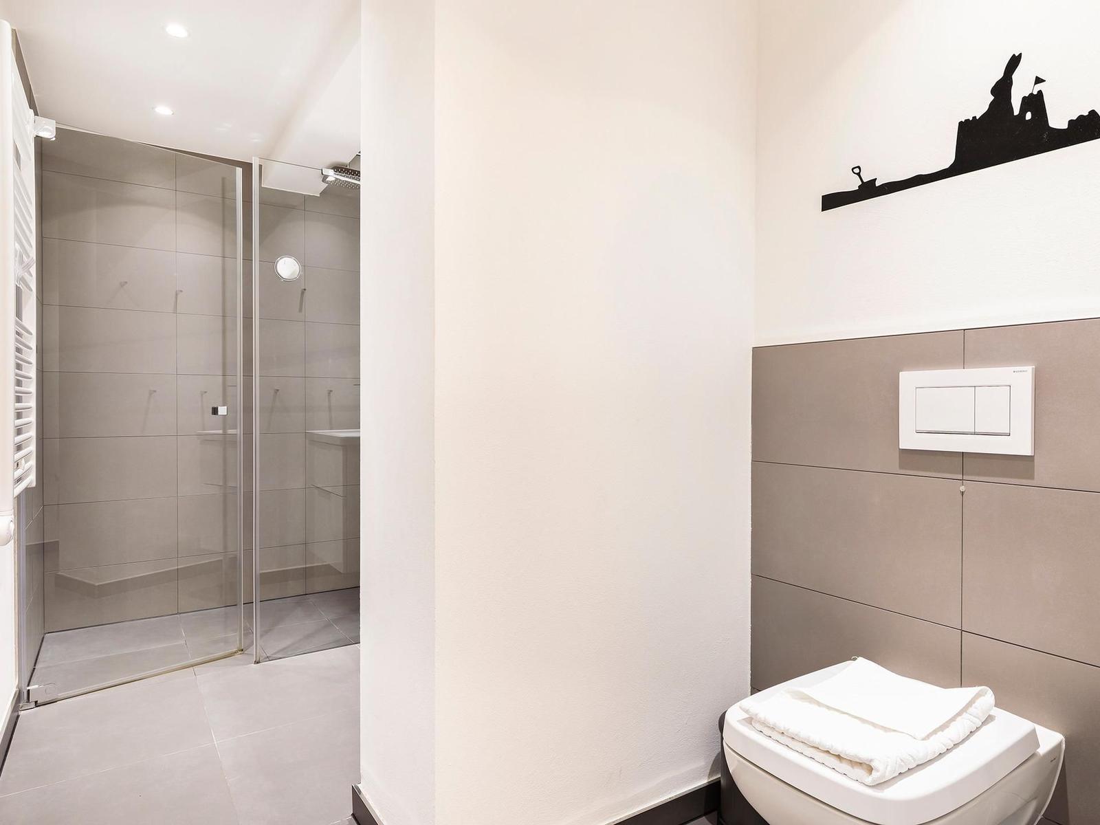 Badezimmer: Dusche, WC