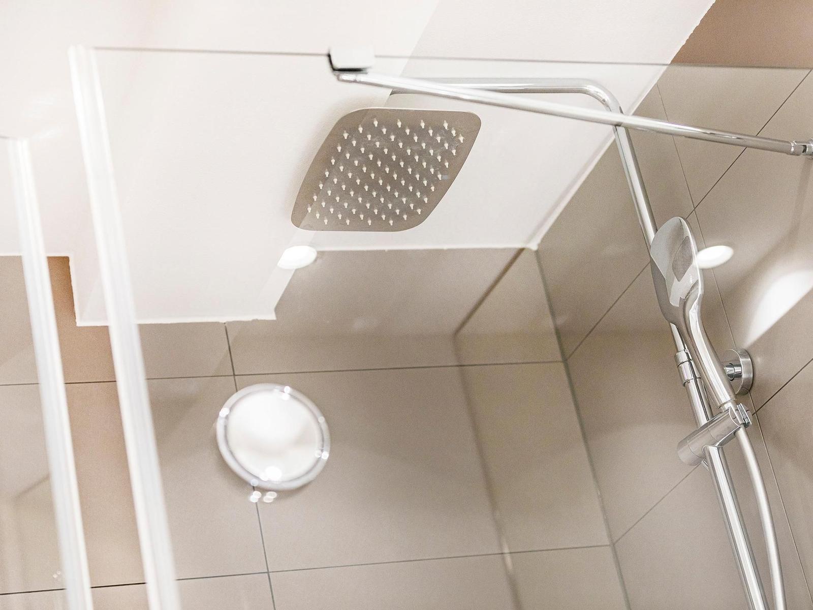 Badezimmer: Dusche, WC