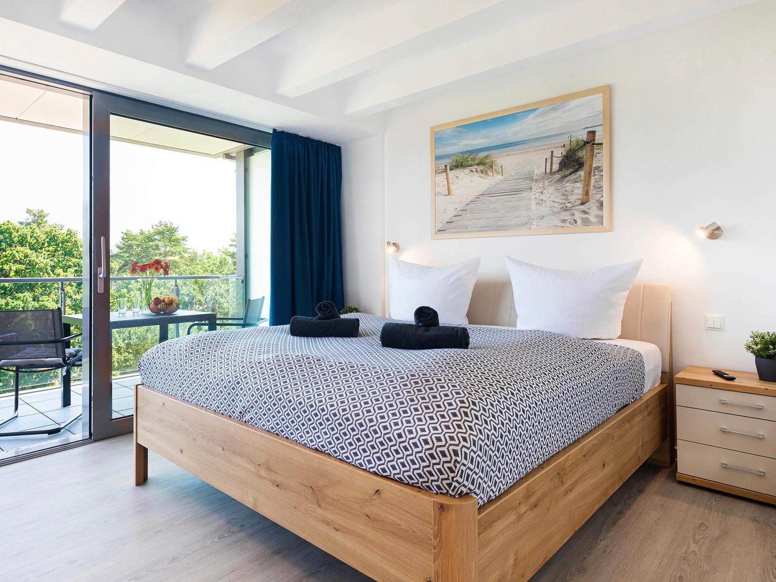 Schlafzimmer 1: Doppelbett (180x200)