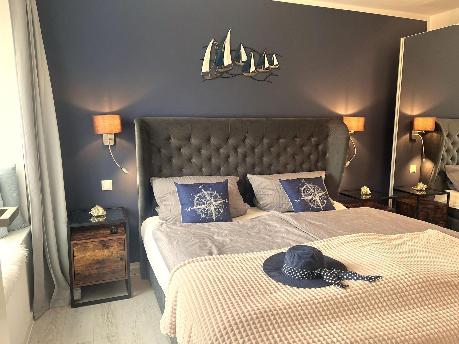 Schlafzimmer 2: 2 Einzelbetten (90x200) (bei Bedarf zusammenschiebbar)