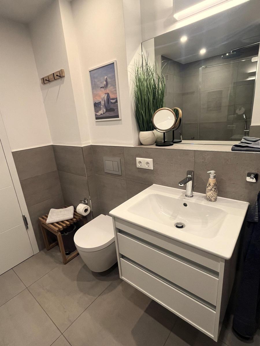 Badezimmer 1: Dusche, Infrarotsauna