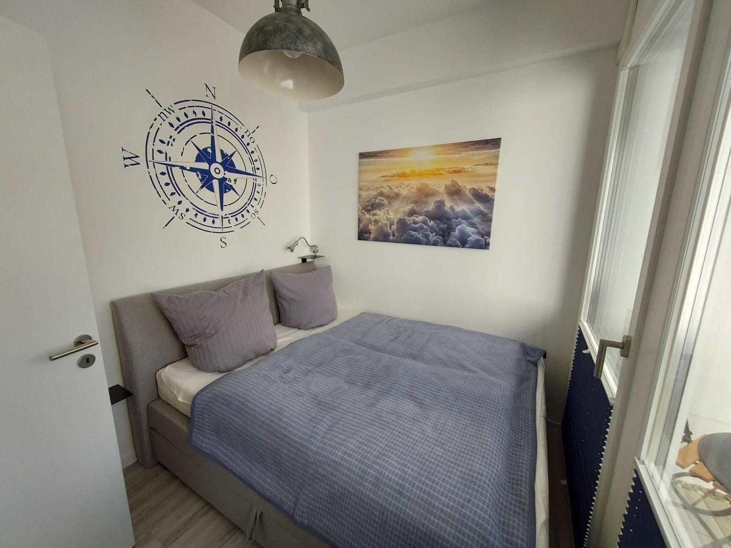 Schlafzimmer 2: Boxspringbett (160x200), Kleiderschrank