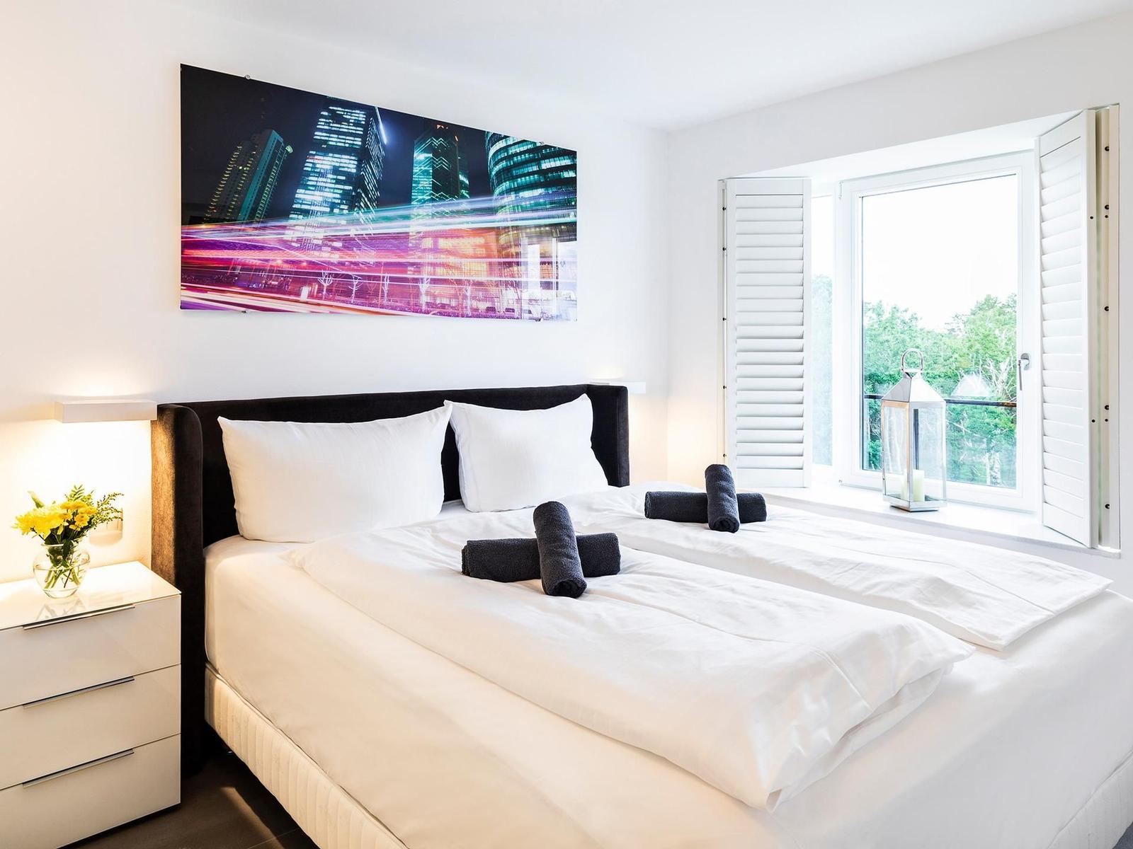 Schlafzimmer 1: Doppelbett (160x200), TV