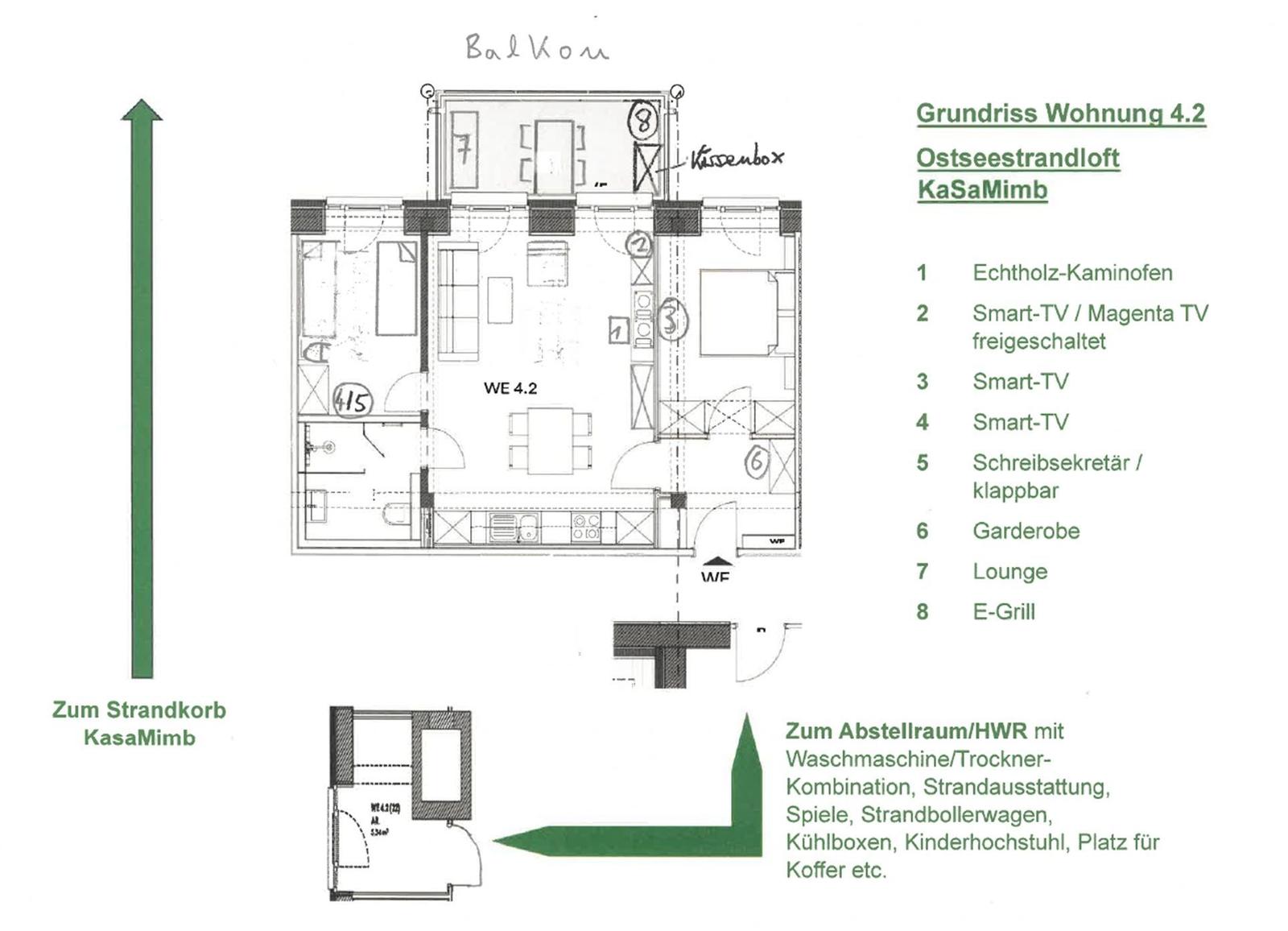 Grundriss einer Wohnung mit Balkon, Kaminofen, Smart-TV und Loungebereich.